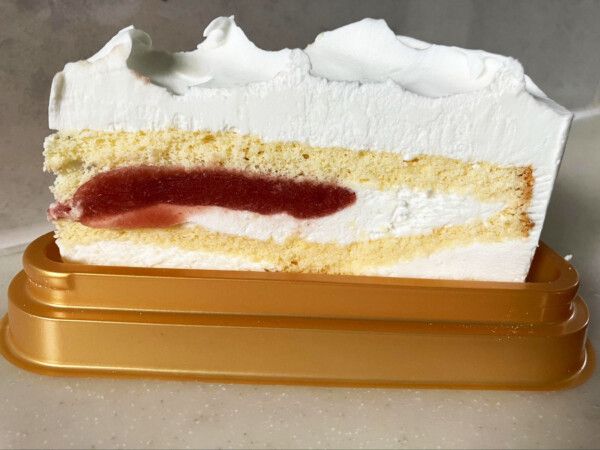 糖質85％カットのショートケーキ　横から