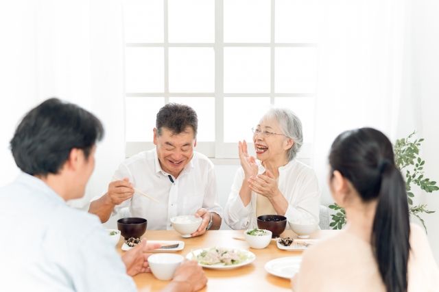 義両親との食事中の会話