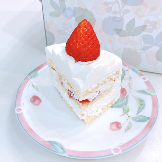 ケーキカットすると何層にもなっていてとても美味しそう