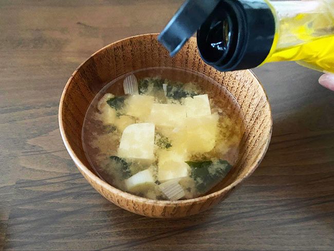 食べる直前に生えごま油を少し垂らして