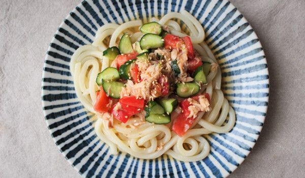 季節の野菜を使った「野菜とツナのあっさり冷やしうどん」