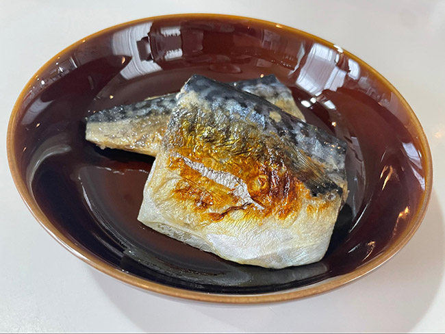 フライパンで塩サバ焼き