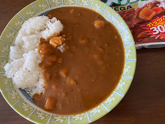 「ボリュームたっぷり メガ盛りカレー」は美味しい？