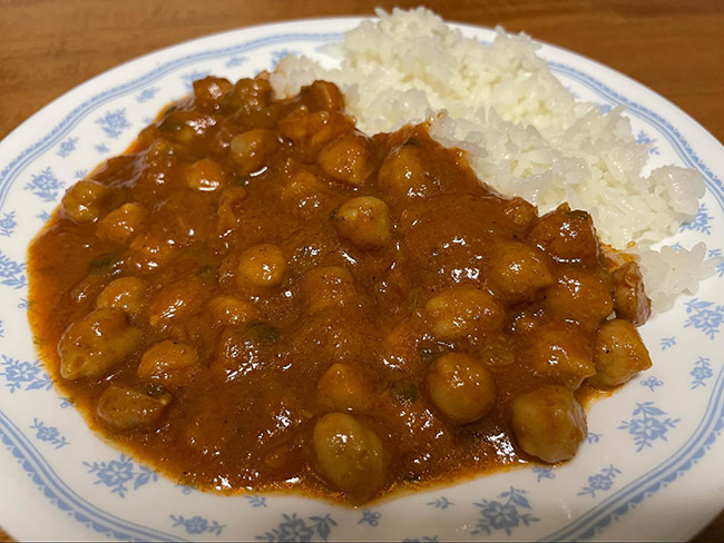 トマトの酸味とスパイスの香り