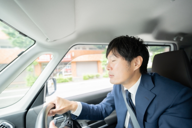 居眠り運転で交通事故に遭う夢