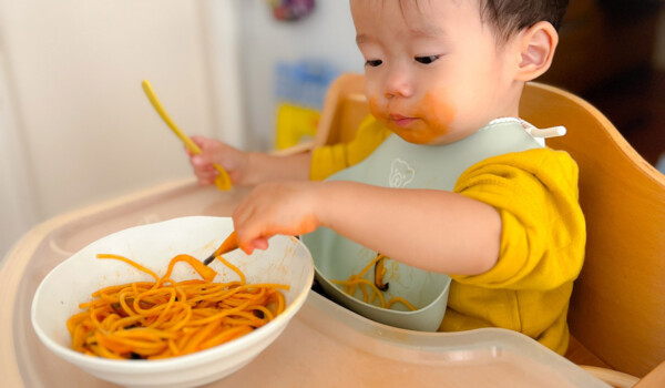 赤ちゃんの食事用椅子