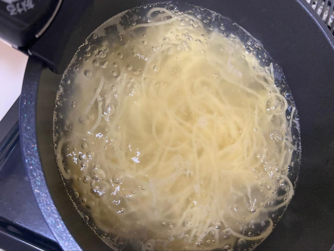 茹でたパスタに絡めて