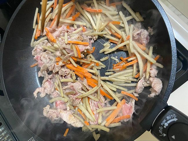 ごぼうにんじん豚肉炒め