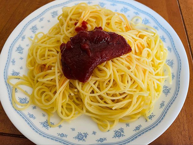 湯切りした後にソースをかける