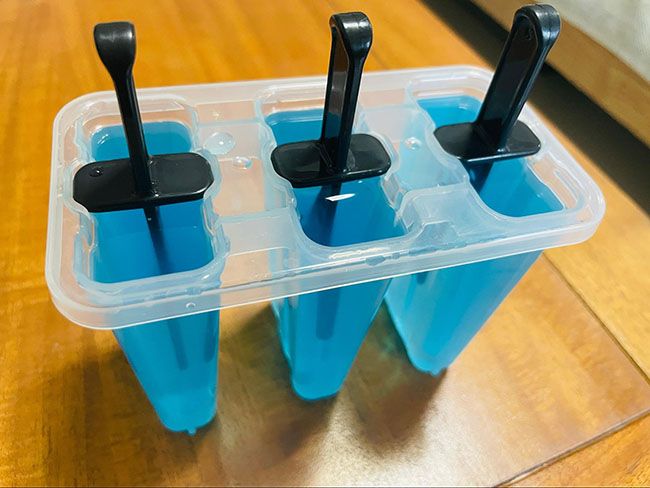 アイスの型に均一に入れる