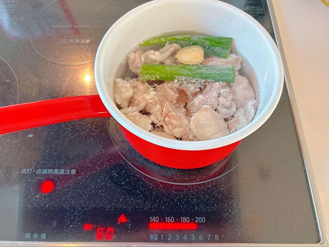 牛ボイルすじを下茹でしてから調理