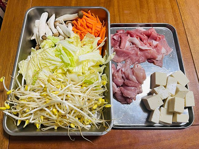 具材を適当な大きさに切る