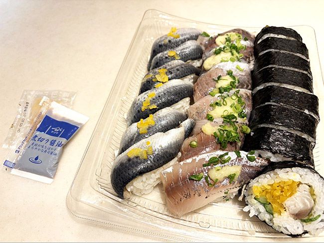 醤油とガリが1袋ずつ入っている