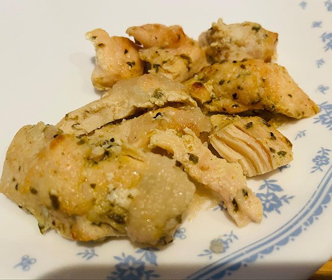 第1位「1/3日分の野菜を使った雑穀ごはん スパイスチキンと彩りサラダ」