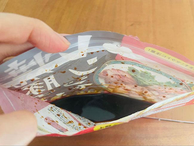 パウチの中は100ｇのたれ入り