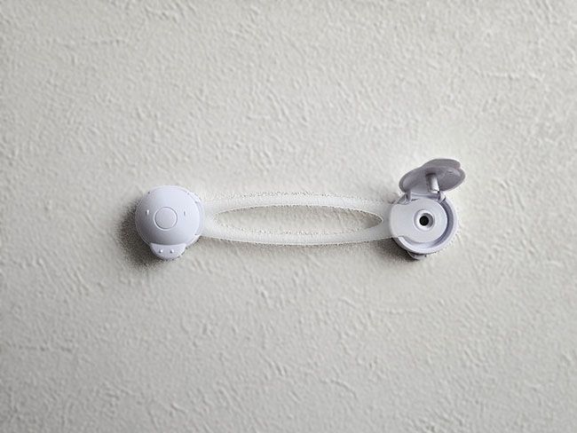 ダイソー「開き戸安全ロック」２個セット