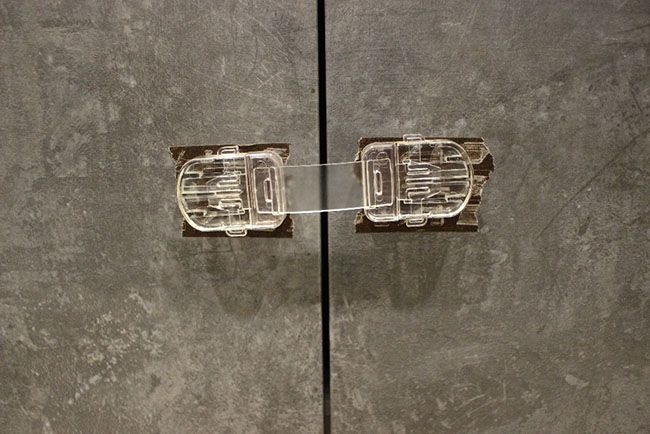 (3)表面がツルツルしたプラスチックキャビネット