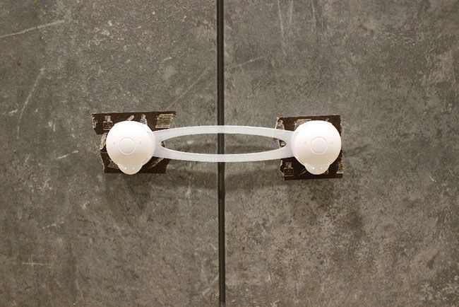 (3)表面がツルツルしたプラスチックキャビネット